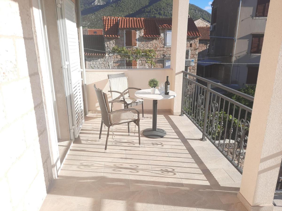 Apartments Villa Beba Komiža Exteriör bild